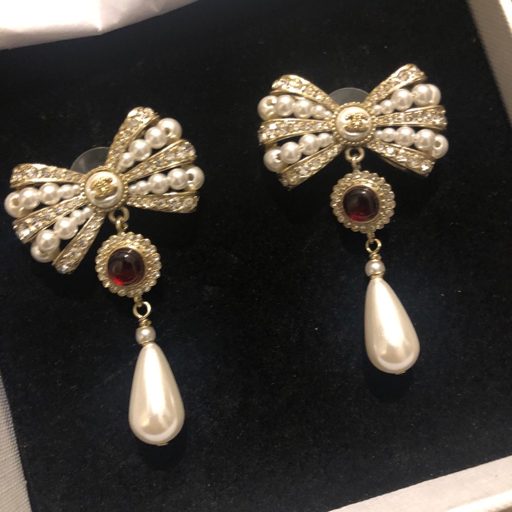 Chanel 2020 ribbon earrings